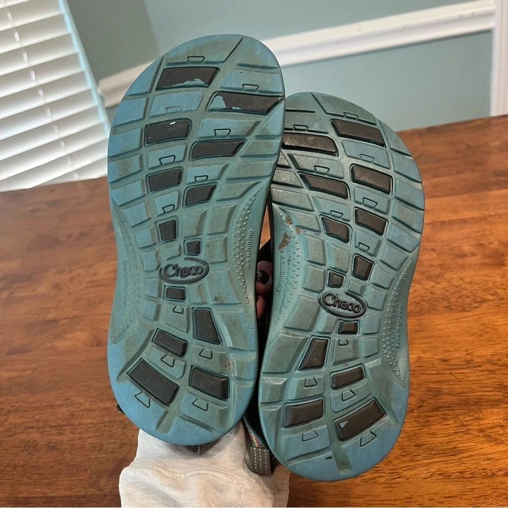 Kids Chacos blue rainbow Colorful Strappy Sandals size 3
